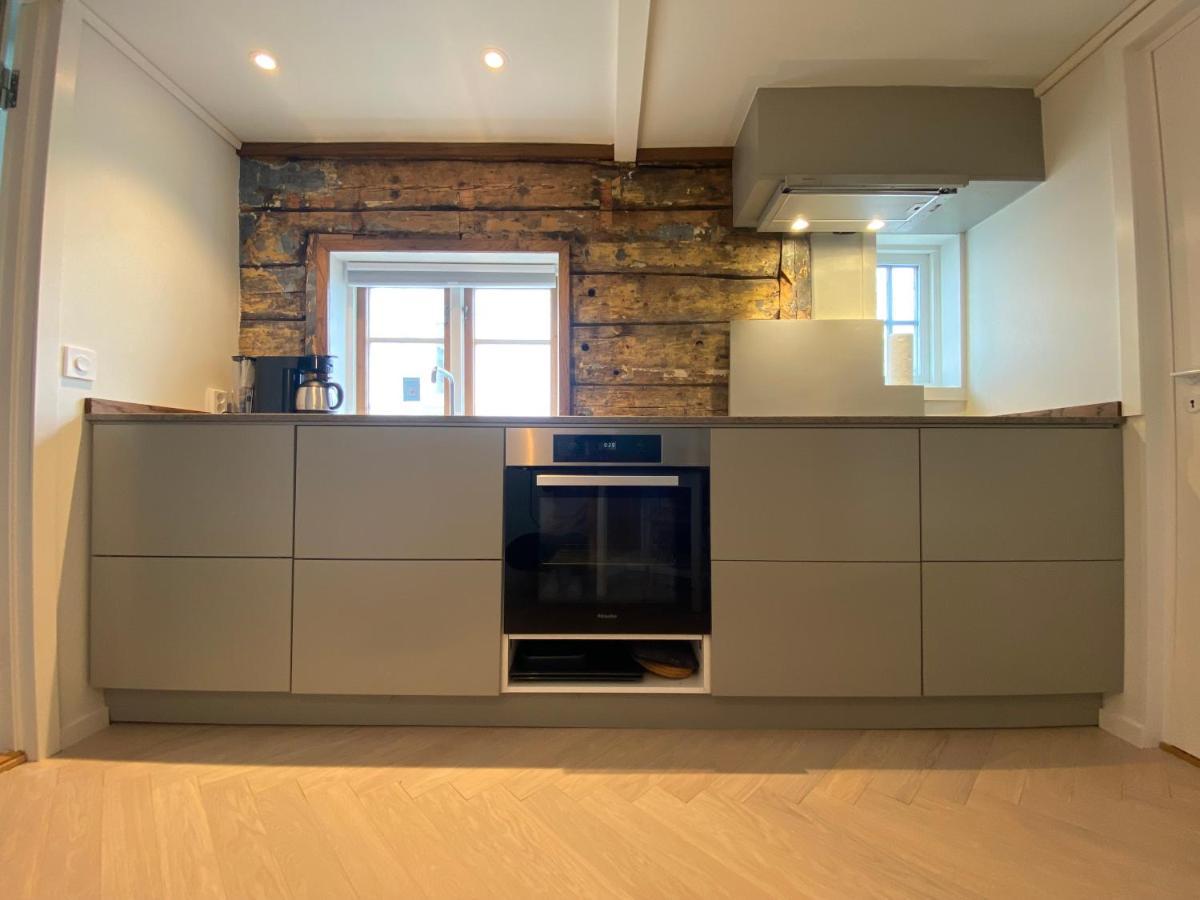 Entire Renovated Apartment From 1780 With Kitchen, Bath, Bedroom, And Living Room In Skuteviken Bergen Extérieur photo