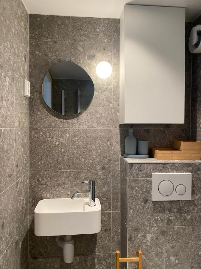 Entire Renovated Apartment From 1780 With Kitchen, Bath, Bedroom, And Living Room In Skuteviken Bergen Extérieur photo