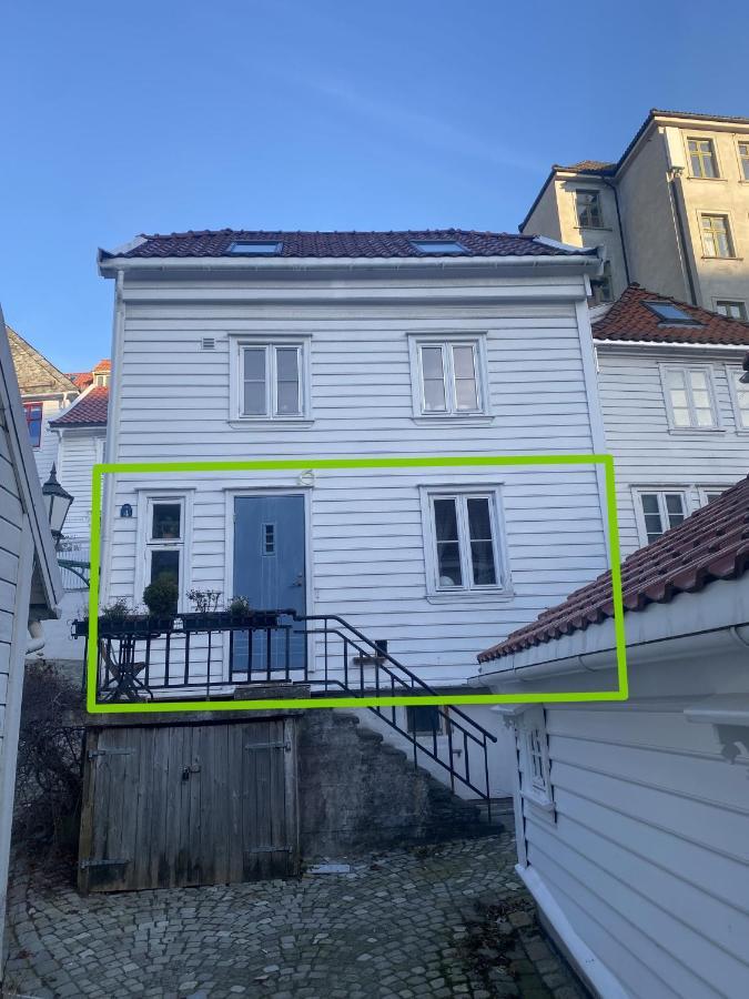 Entire Renovated Apartment From 1780 With Kitchen, Bath, Bedroom, And Living Room In Skuteviken Bergen Extérieur photo