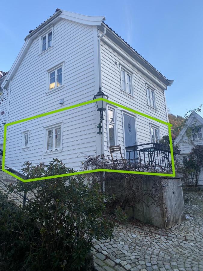 Entire Renovated Apartment From 1780 With Kitchen, Bath, Bedroom, And Living Room In Skuteviken Bergen Extérieur photo