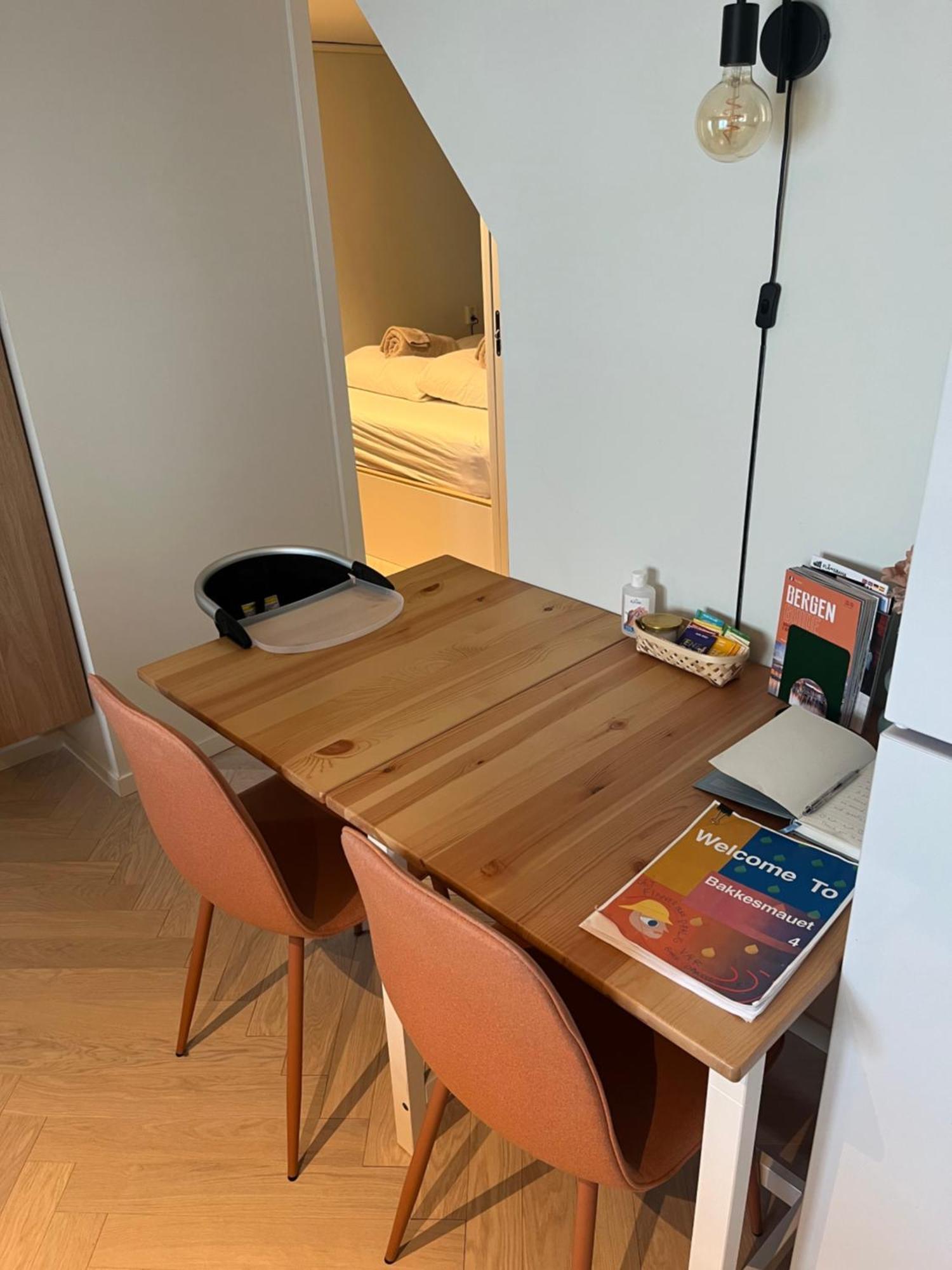 Entire Renovated Apartment From 1780 With Kitchen, Bath, Bedroom, And Living Room In Skuteviken Bergen Extérieur photo