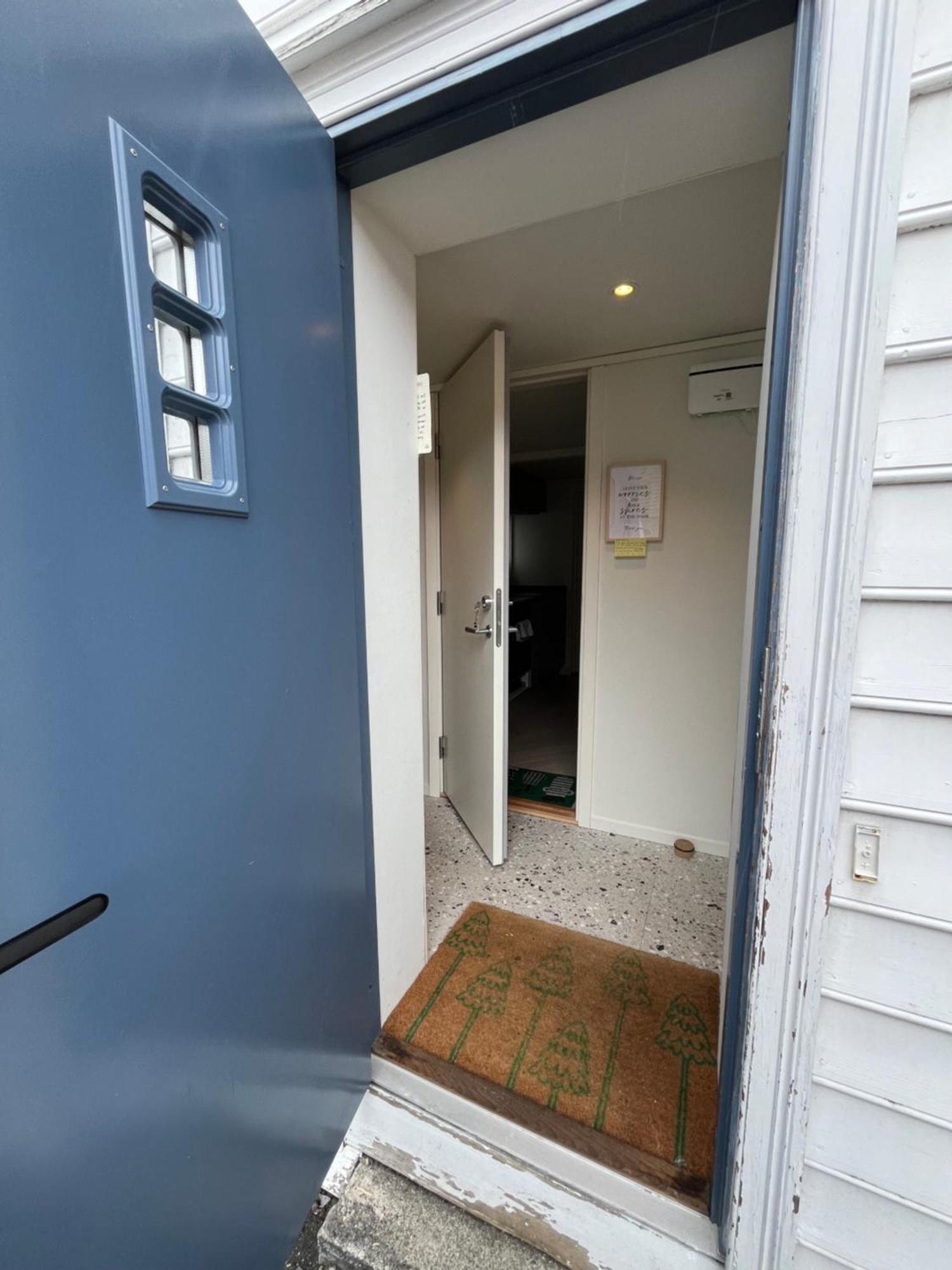Entire Renovated Apartment From 1780 With Kitchen, Bath, Bedroom, And Living Room In Skuteviken Bergen Extérieur photo